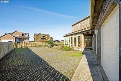 323 Madison Ave, Bandon, OR 97411 - Photo 13