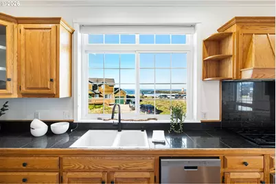 323 Madison Ave, Bandon, OR 97411 - Photo 21
