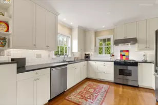 2600 SW Crestdale Dr, Portland, OR 97225 - Photo 9