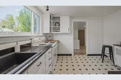 1875 W 18th Ave, Eugene, OR 97402 - Photo 15