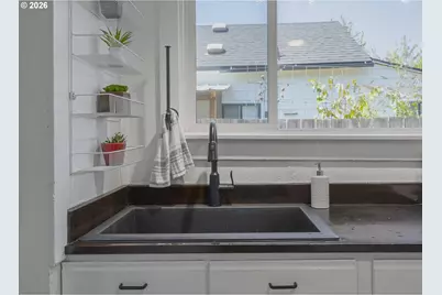 1875 W 18th Ave, Eugene, OR 97402 - Photo 17