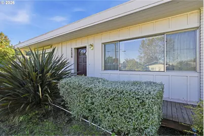 2296 Pierce St, Eugene, OR 97405 - Photo 3