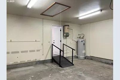 2040 11th St, Florence, OR 97439 - Photo 31