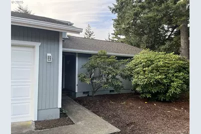 2040 11th St, Florence, OR 97439 - Photo 5