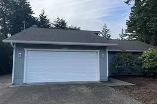 2040 11th St, Florence, OR 97439 - Photo 3