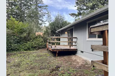 2040 11th St, Florence, OR 97439 - Photo 37