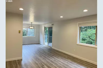 2040 11th St, Florence, OR 97439 - Photo 9