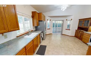 1389 Glenwood Dr, Brookings, OR 97415 - Photo 9