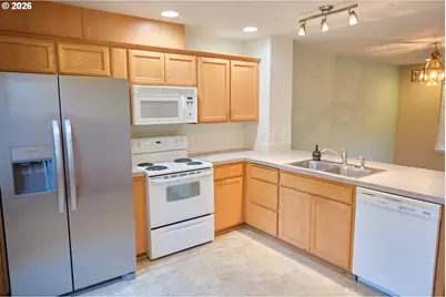 2412 NW Meadows Dr, McMinnville, OR 97128 - Photo 9