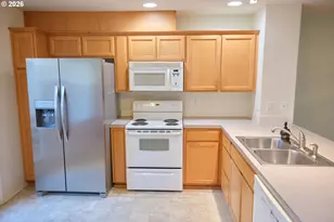 2412 NW Meadows Dr, McMinnville, OR 97128 - Photo 11