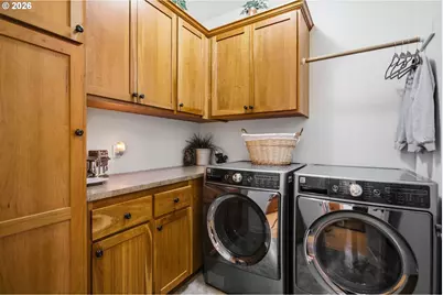 1674 Gilham Rd, Eugene, OR 97401 - Photo 23