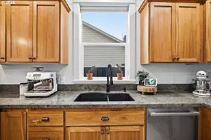 1674 Gilham Rd, Eugene, OR 97401 - Photo 19