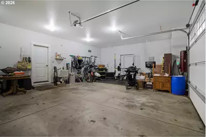 1674 Gilham Rd, Eugene, OR 97401 - Photo 43