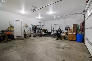 1674 Gilham Rd, Eugene, OR 97401 - Photo 43