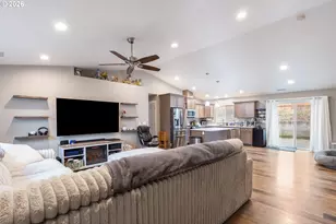 645 SE Garden Way Dr, Winston, OR 97496 - Photo 5