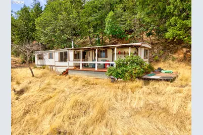 900 Mulberry Ln, Roseburg, OR 97471 - Photo 1