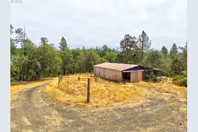 900 Mulberry Ln, Roseburg, OR 97471 - Photo 5
