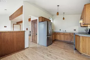 7453 N Stockton Ave, Portland, OR 97203 - Photo 11