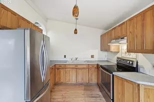 7453 N Stockton Ave, Portland, OR 97203 - Photo 13