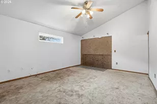 7453 N Stockton Ave, Portland, OR 97203 - Photo 17