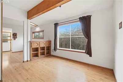 7453 N Stockton Ave, Portland, OR 97203 - Photo 9