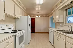 35865 Riverside Dr, Albany, OR 97321 - Photo 11
