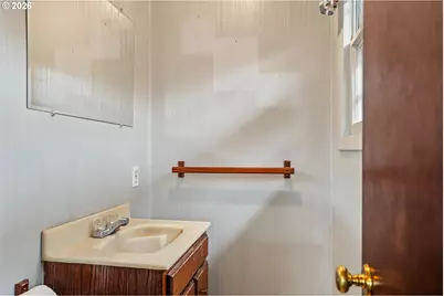 35865 Riverside Dr, Albany, OR 97321 - Photo 15