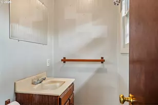 35865 Riverside Dr, Albany, OR 97321 - Photo 15