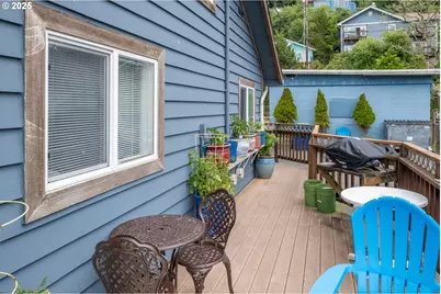 318 N Highway 101, Depoe Bay, OR 97341 - Photo 9