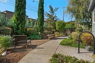 2813 SE Hawthorne Blvd, Portland, OR 97214 - Photo 25