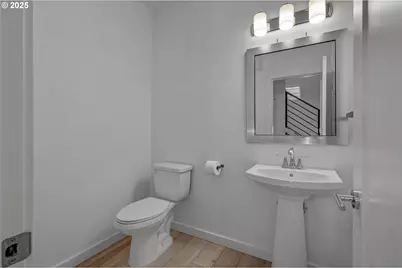 2813 SE Hawthorne Blvd #5, Portland, OR 97214 - Photo 13