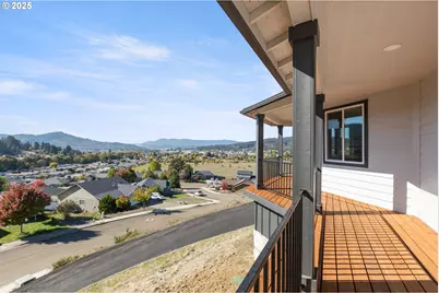 662 Brooks Loop, Sutherlin, OR 97479 - Photo 3