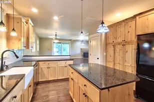 957 SW Fellows St, McMinnville, OR 97128 - Photo 13