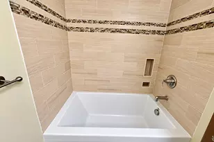 960 NE 108th Ave, Portland, OR 97220 - Photo 13
