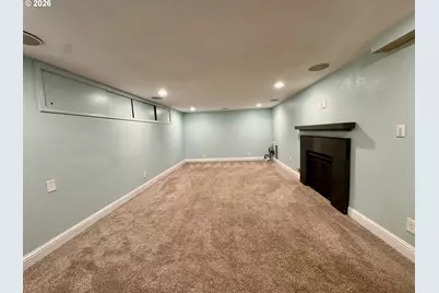 960 NE 108th Ave, Portland, OR 97220 - Photo 15