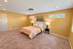 960 NE 108th Ave, Portland, OR 97220 - Photo 29