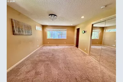 960 NE 108th Ave, Portland, OR 97220 - Photo 17