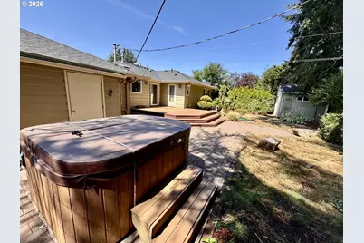 960 NE 108th Ave, Portland, OR 97220 - Photo 31