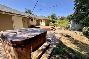 960 NE 108th Ave, Portland, OR 97220 - Photo 31