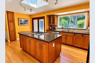 960 NE 108th Ave, Portland, OR 97220 - Photo 9