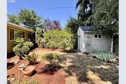 960 NE 108th Ave, Portland, OR 97220 - Photo 29