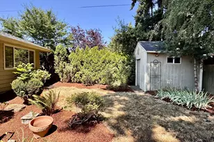 960 NE 108th Ave, Portland, OR 97220 - Photo 29