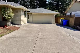 960 NE 108th Ave, Portland, OR 97220 - Photo 3