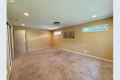 960 NE 108th Ave, Portland, OR 97220 - Photo 13