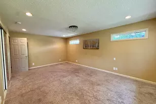 960 NE 108th Ave, Portland, OR 97220 - Photo 13