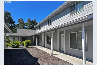 1150 Hemlock St #C-11, Florence, OR 97439 - Photo 1