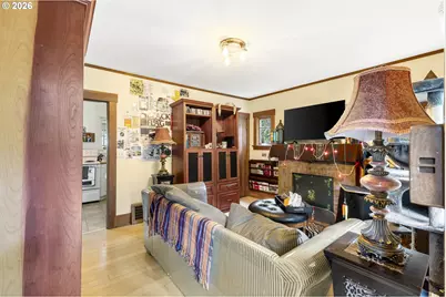 802 NE Cottage St, Salem, OR 97301 - Photo 3