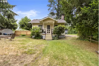 802 NE Cottage St, Salem, OR 97301 - Photo 9