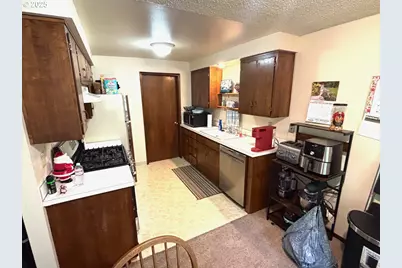 3790 Onyx, Eugene, OR 97405 - Photo 9