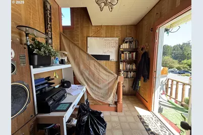 173 N 11th St, Coos Bay, OR 97420 - Photo 3